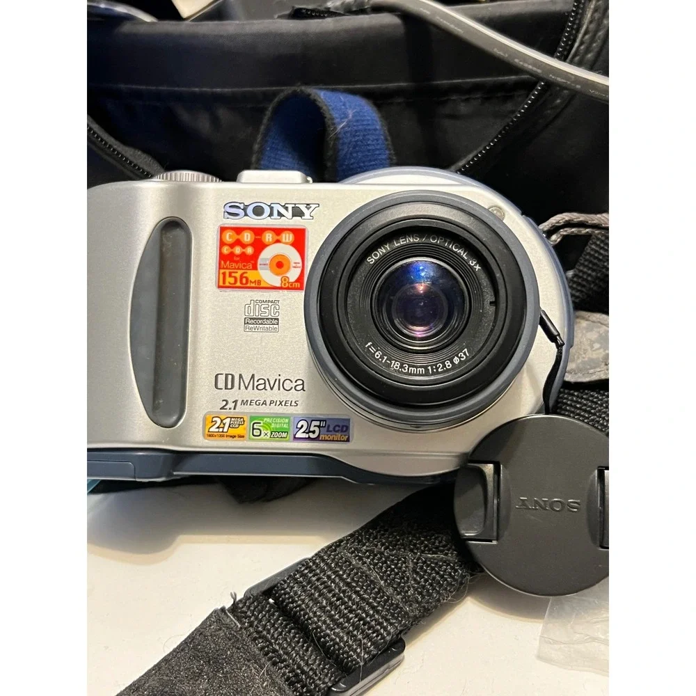 Sony‎ Mavica MVC-CD300 Digital Camera CD 2.1MP 3x Optical Zoom w/Accessories